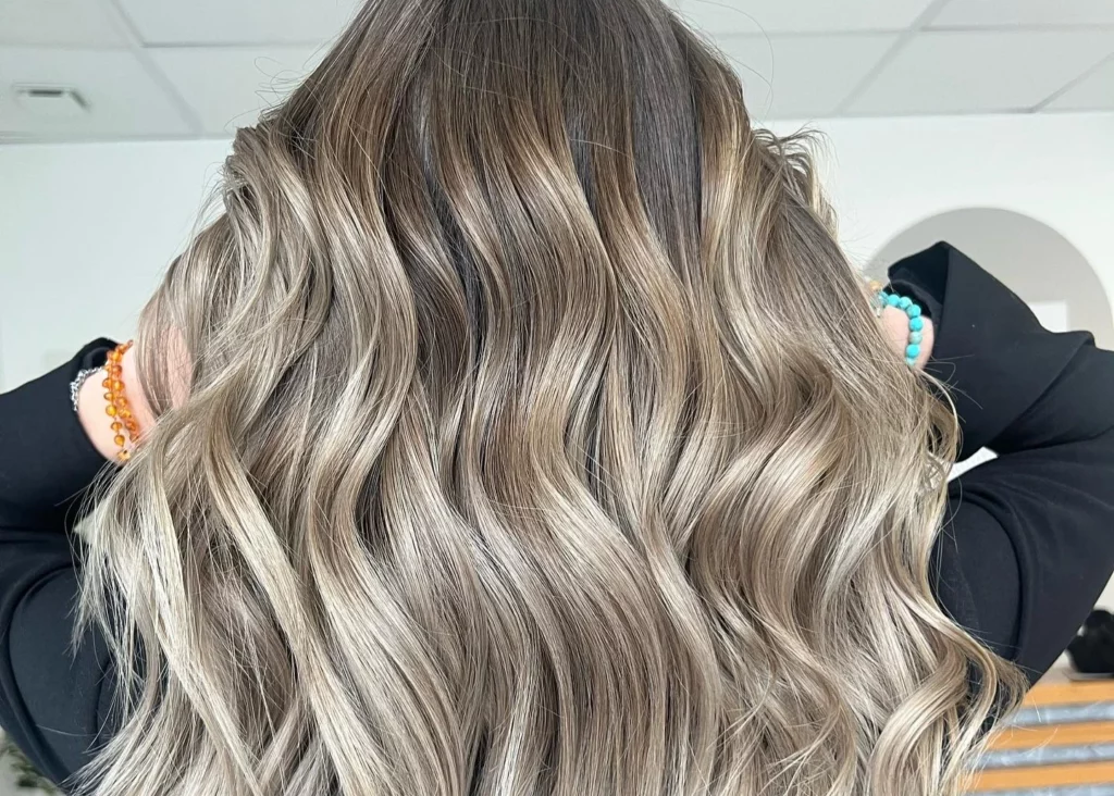 Les couleurs tendances pour la rentrée 2025 : illuminez vos cheveux selon votre carnation